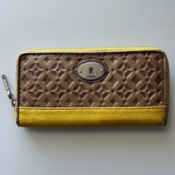 Fossil Vintage Embossed Leather Full-Zip Long Wallet w/Key Zipper Pull - Picture 1 of 3
